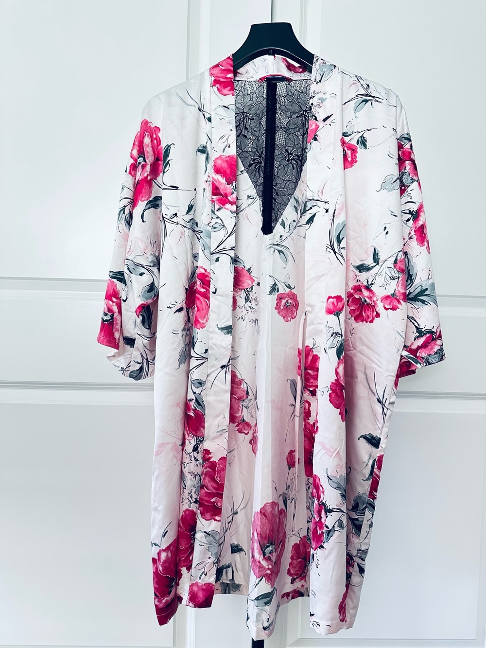 Women’s APT.9 3/4 Sleeve Floral Kimono Satin Robe with Lace Detail Size L